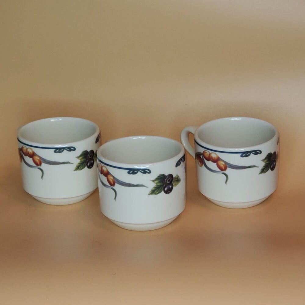Vintage Classic Oneida 0011M Coffee Cups Tea Mugs Berry Fruit Vine Set of 3
